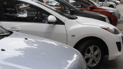 В Воронеже запретили парковаться по ночам на улице Революции 1905 года