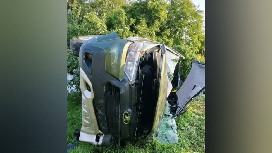 Под Воронежем водитель Chevrolet Niva врезался в Nissan и погиб