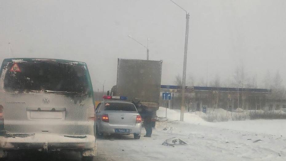 МАЗ и «Лада Гранта» столкнулись на трассе в Воронежской области: погиб 30-летний мужчина