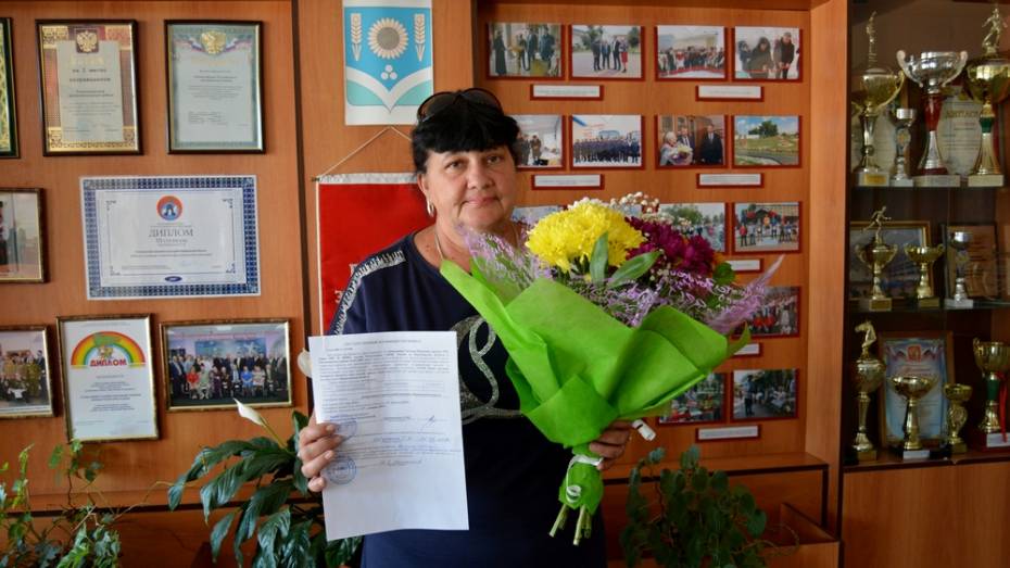  В Россоши вынужденной переселенке вручили сертификат на жилье