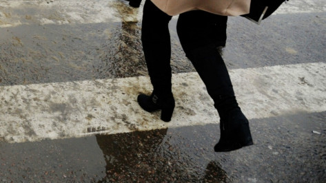 В Воронеже «Волга» сбила 22-летнюю девушку на пешеходном переходе
