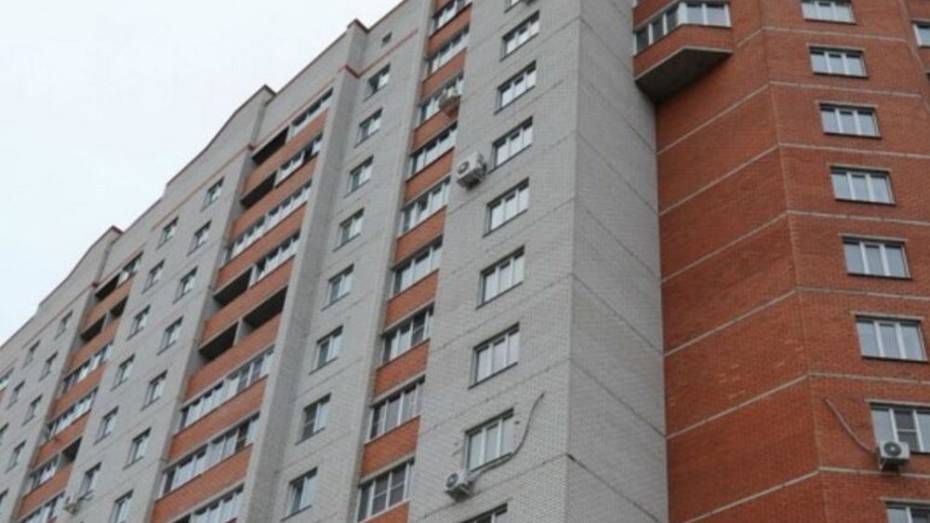 В Борисоглебске у девятиэтажки нашли мертвой 65-летнюю женщину