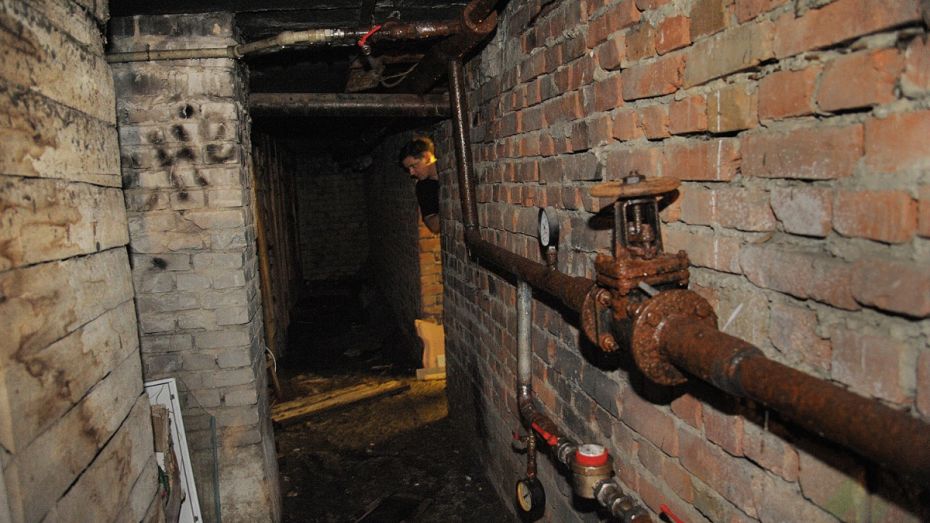 «Наши заявки игнорируются». Подвал дома в Воронеже 4 дня затапливали канализационные стоки