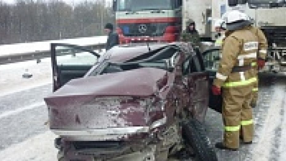 Вчера на заснеженных дорогах Воронежской области произошла 251 авария