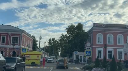 В Воронежской области 12-летний подросток на электросамокате попал под колеса KIA