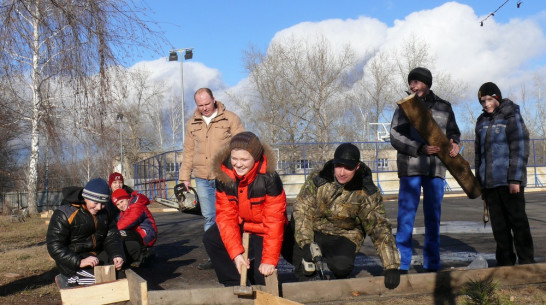 Верхнемамонец построил каток для односельчан