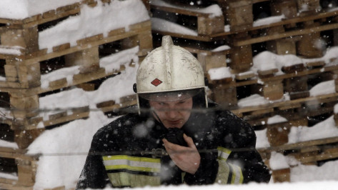 Спасатели локализовали пожар на хладокомбинате в Воронеже