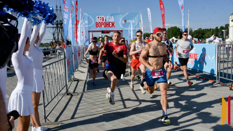 На Петровской набережной в Воронеже состоялся 9-й полумарафон «Забег.РФ»
