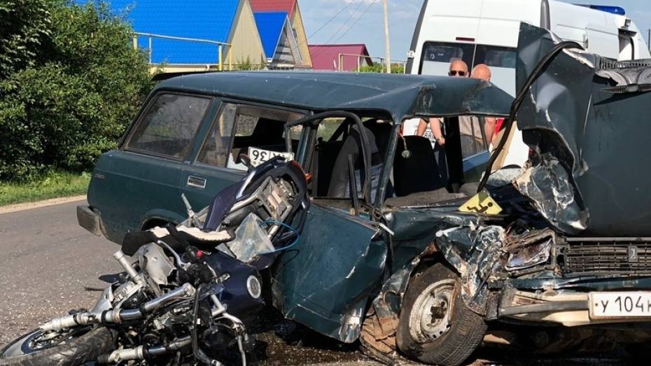 В Воронежской области в аварии с ВАЗом погиб 31-летний мотоциклист