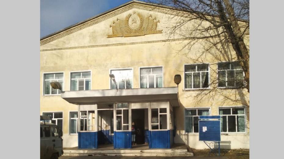 В Центре культуры верхнемамонского села Нижний Мамон впервые за 50 лет заменили окна