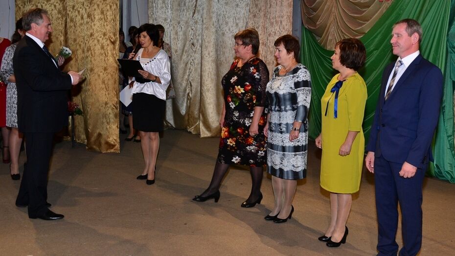 В Грибановском районе 4 педагога получили министерские награды