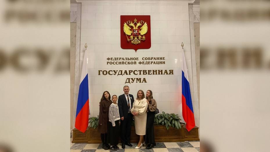Воронежская многодетная семья Фелонюк получила подарок от Госдумы в преддверии Дня матери