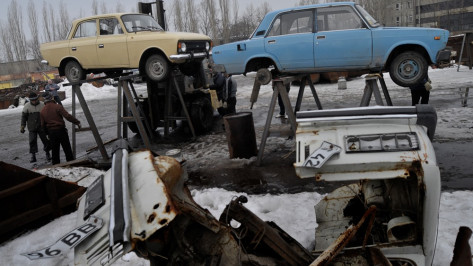 В Воронеже двое угонщиков разобрали на запчасти 4 автомобиля