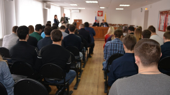 Воронежские студенты и курсанты массово заглянут в полицию