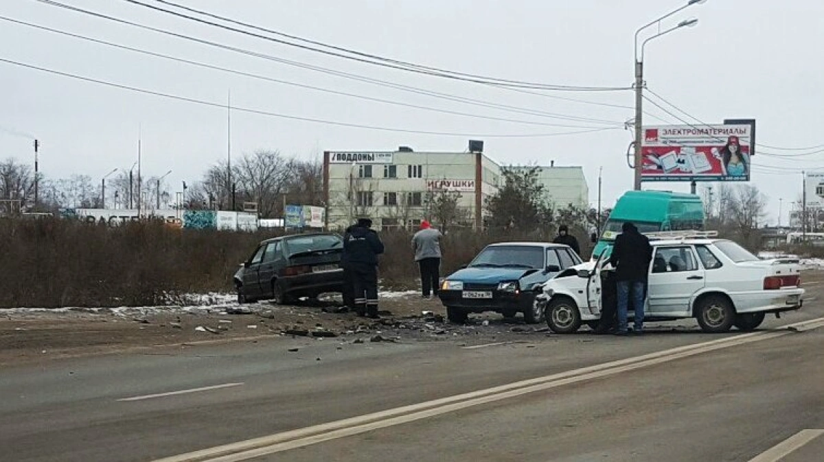 Авария в Воронеже на Остужева. ДТП Воронеж ул Остужева. Авария на Остужева Воронеж сейчас.