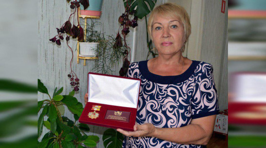 Главу репьевского села Колбино наградили «Благодарностью от земли Воронежской»