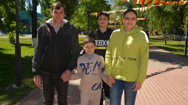 «Когда мне было семь, маму лишили родительских прав». Как жительнице Воронежской области удалось создать крепкую семью и стать счастливой