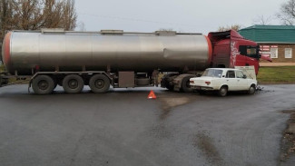В Воронежской области автоцистерна Scania врезалась в ВАЗ: пострадал ребенок