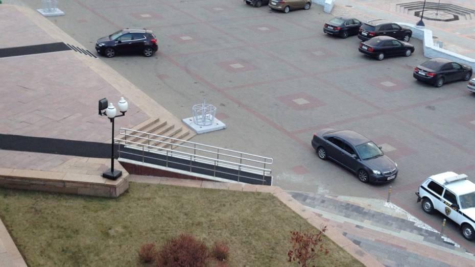 Парковку автомобилей у Воронежского концертного зала запретят до 2 ноября