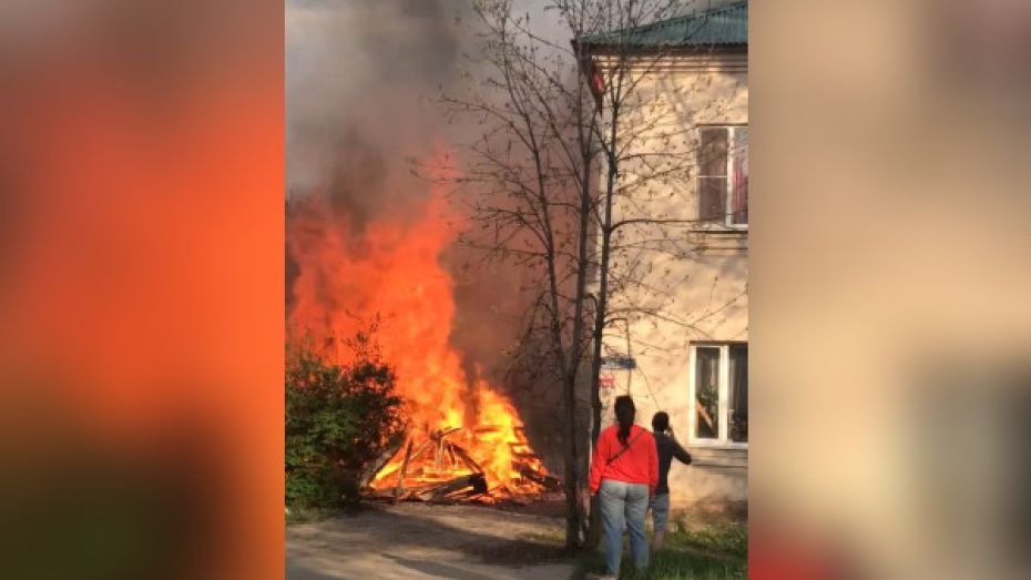 Два пожара в Воронеже сняли на видео