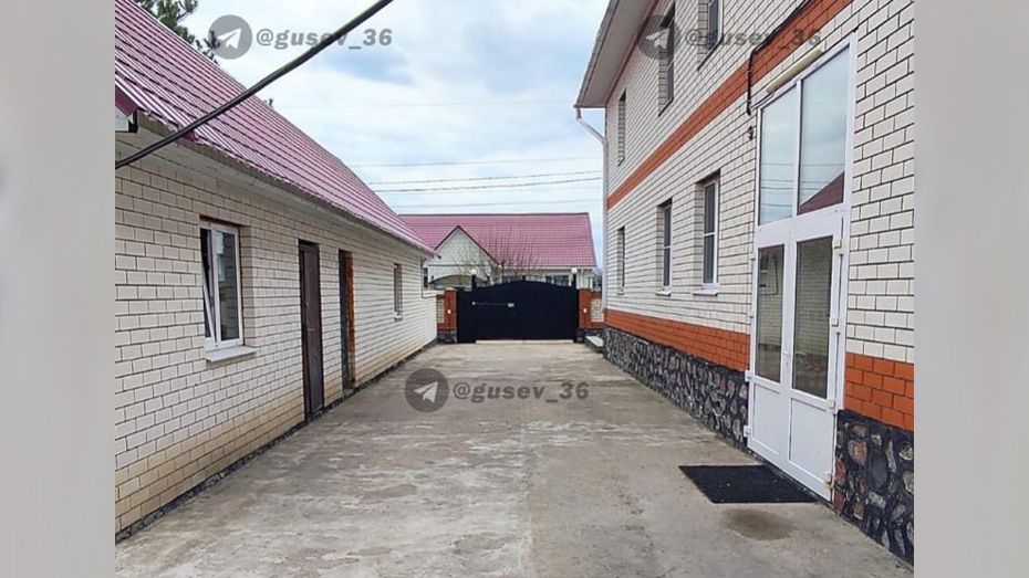 Пострадавшей при пожаре многодетной семье из Воронежской области купили дом по решению губернатора