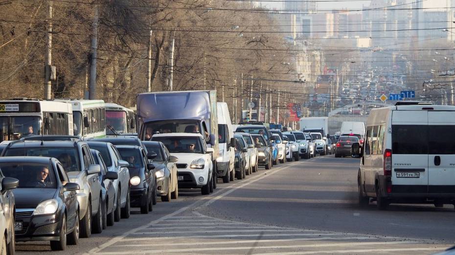 Губернатор поручил организовать комфортное движение транспорта в Воронежской области