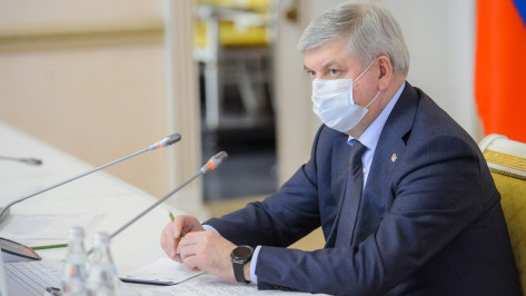 Воронежский губернатор призвал к строгому контролю за масочным режимом в транспорте