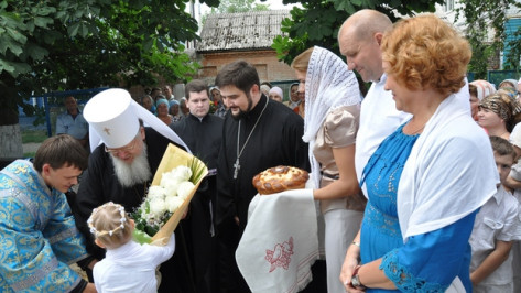 В честь возрождения Казанского храма Павловск посетил Митрополит Сергий 