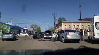 В Боброве пьяная компания на «Ладе» врезалась в машину ДПС: 5 человек в больнице