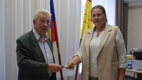 Ветеран труда из Рамони передал 100 тыс рублей бойцам СВО