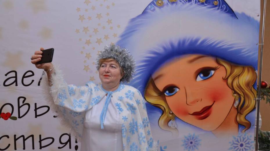 «Пожилым нужен праздник». В Воронеже прошел первый Рождественский бал пенсионеров