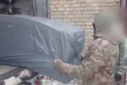Правительство Воронежской области передало военным плащ-палатки и термоизоляционные коврики