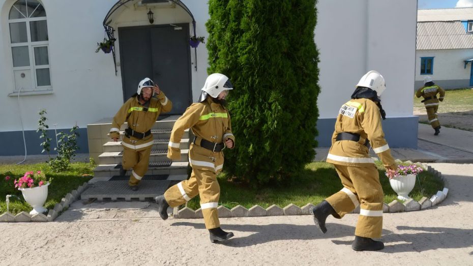 Добровольная пожарная команда монастыря в Лискинском районе впервые потушила огонь