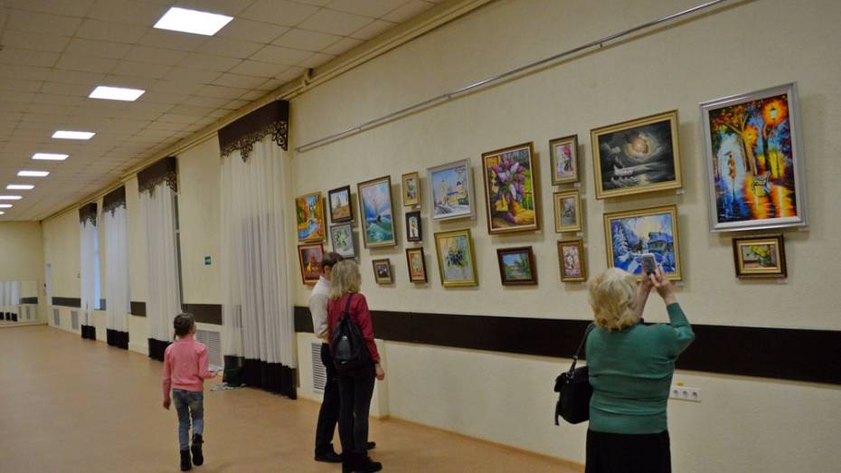 В Борисоглебске открылась выставка художника-любителя Анатолия Саликова