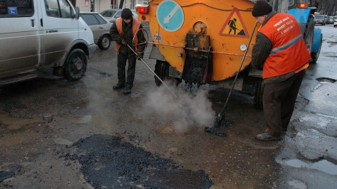 Мэрия попросила воронежцев отказаться от парковки на двух улицах 12 апреля