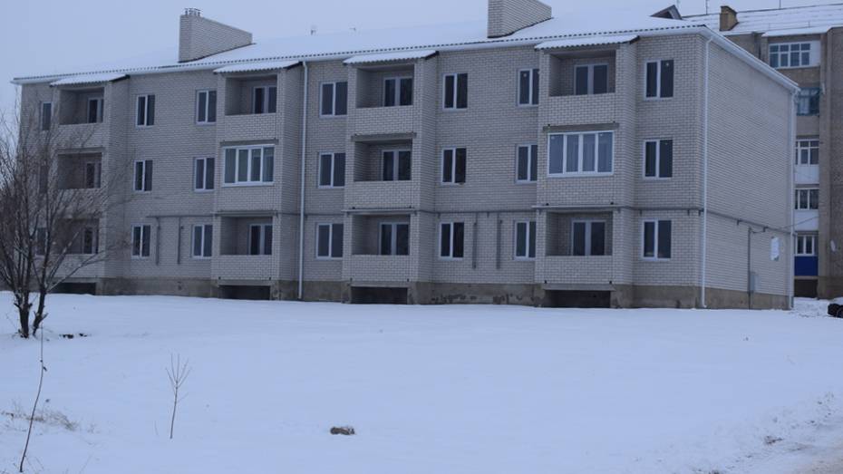 Жильцы аварийного дома в Подгоренском районе получили новые квартиры