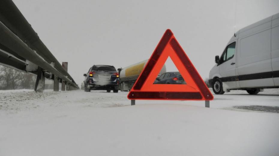 В Воронежской области перевернулась  иномарка: погиб 54-летний водитель 