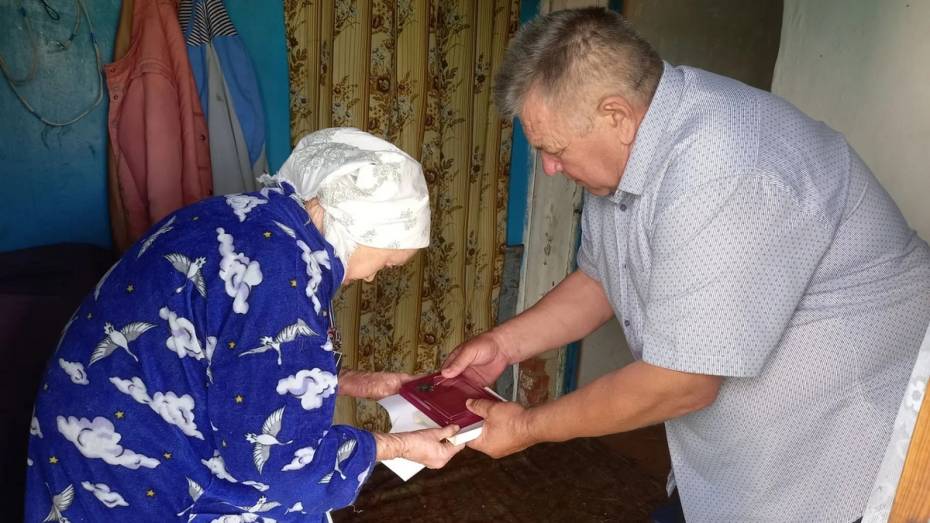 Орден Мужества панинского бойца СВО передали его матери