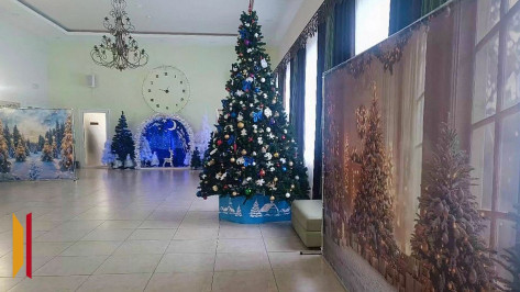 Для грибановцев в центре культуры и досуга оформили новогодние фотозоны