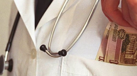 В Богучаре врача-терапевта подозревают в получении взятки от пациента