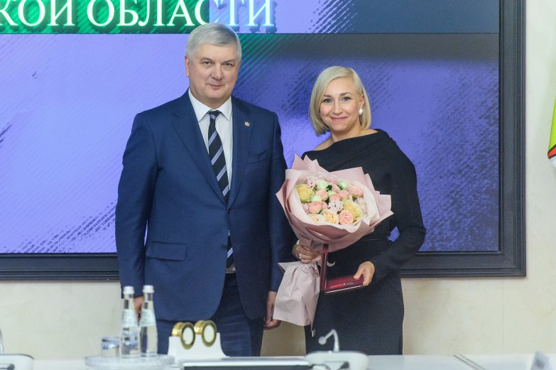 ВРУЧЕНИЕ НАГРАД В ПРАВИТЕЛЬСТВЕ