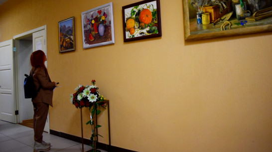 Выставка воронежской художницы Анны Крутченко открылась в Аннинском районе