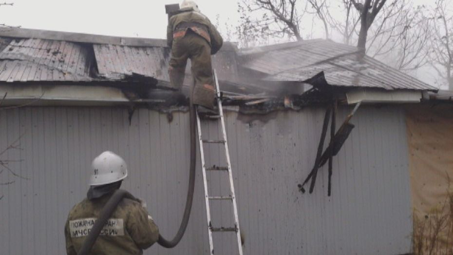 В Воронежской области на пожаре в гараже обгорел мужчина