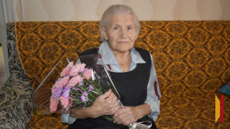 «Верю в Бога и в Победу России». В Воронежской области столетняя Прасковья Тихонова помогает волонтерам СВО и молится за бойцов