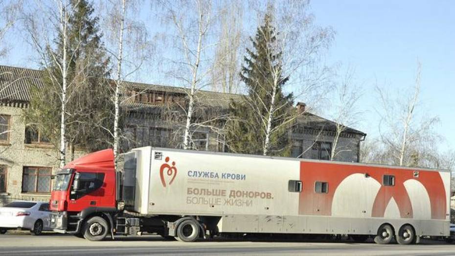 В Бутурлиновку приехала мобильная станция переливания крови