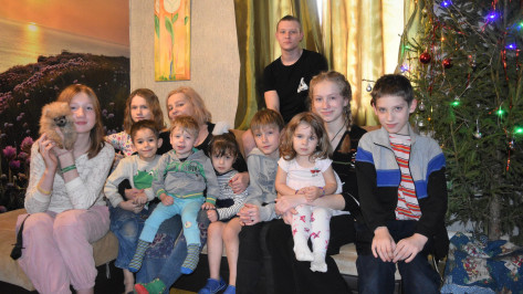 Решение, принятое сердцем. Жительница Воронежской области взяла под опеку шестерых сирот из ДНР