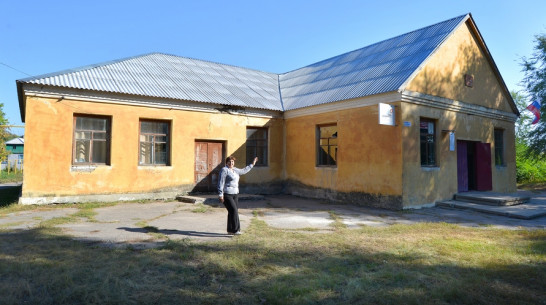 В семилукском сельском доме культуры перекрыли крышу