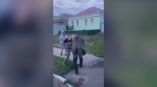 В Воронеже следователи проверяют двух подростков после избиения мужчины в Малышево