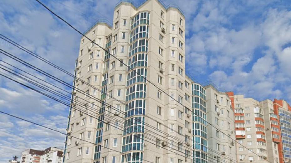 В Воронеже у дома на улице Владимира Невского обнаружили тело женщины