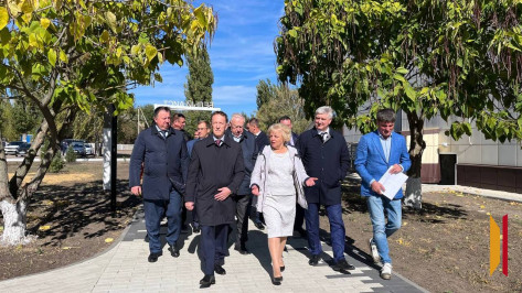 «Власть здесь работает вместе с людьми»: губернатор Воронежской области и вице-спикер Госдумы посетили Россошанский район